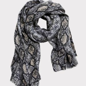 Harriet Isles snakeskin scarf -warm fleece